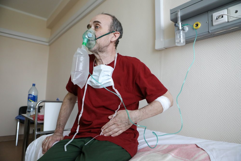 «Изнуряющая температура»: иммунологи сравнили течение гриппа и коронавируса