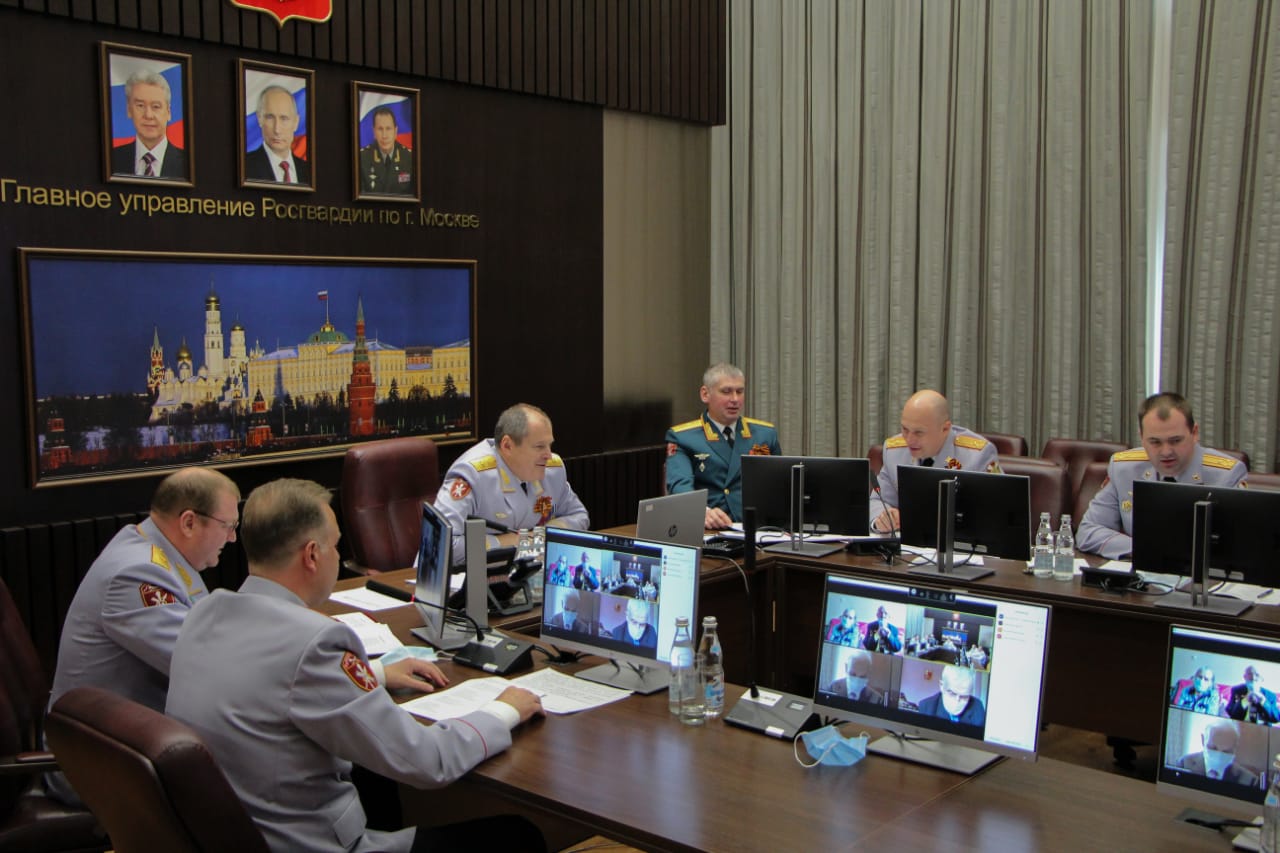 Руководители столичного главка Росгвардии поздравили ветеранов с Днем Победы