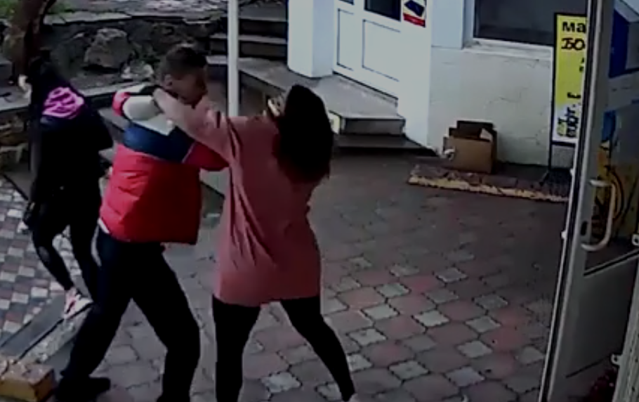 Избитая в Крыму продавщица рассказала подробности конфликта с покупателем