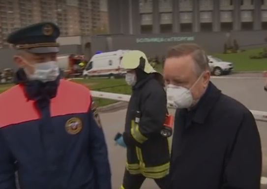 Глава Петербурга прибыл на место пожара в больницу, где погибли больные COVID-19