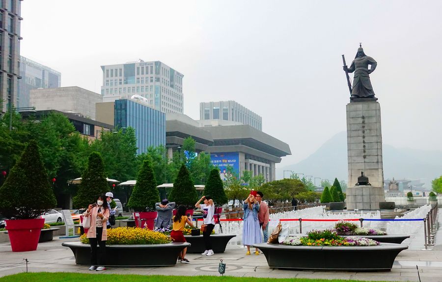 Стали известны личности погибших и пострадавших в давке в Сеуле россиян