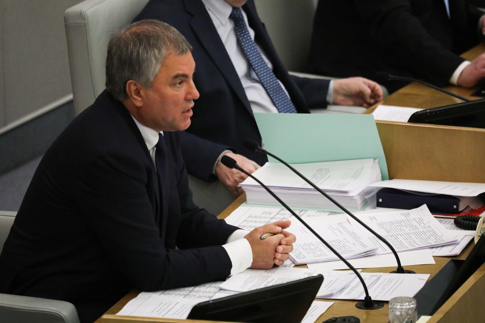 По словам председателя ГД, депутаты в ходе недавних заседаний работали над улучшением ситуации в стране на фоне пандемии коронавируса