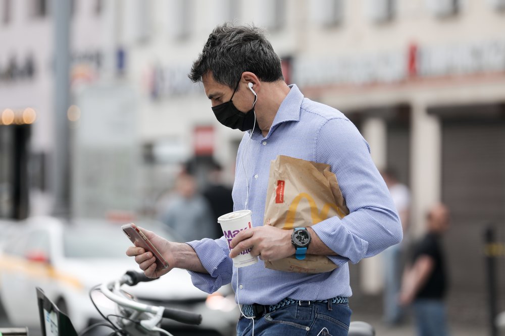 Коронавирус выявили у более чем десяти тысяч человек в России за сутки