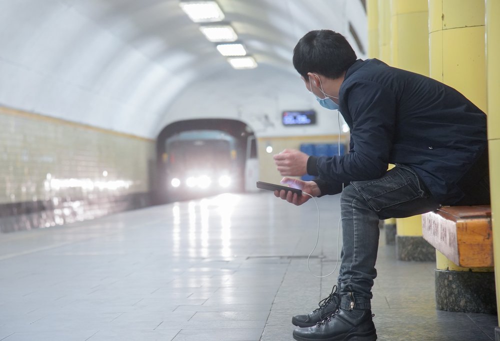 Около 200 человек оштрафовали за нарушение масочного режима в столичном метро