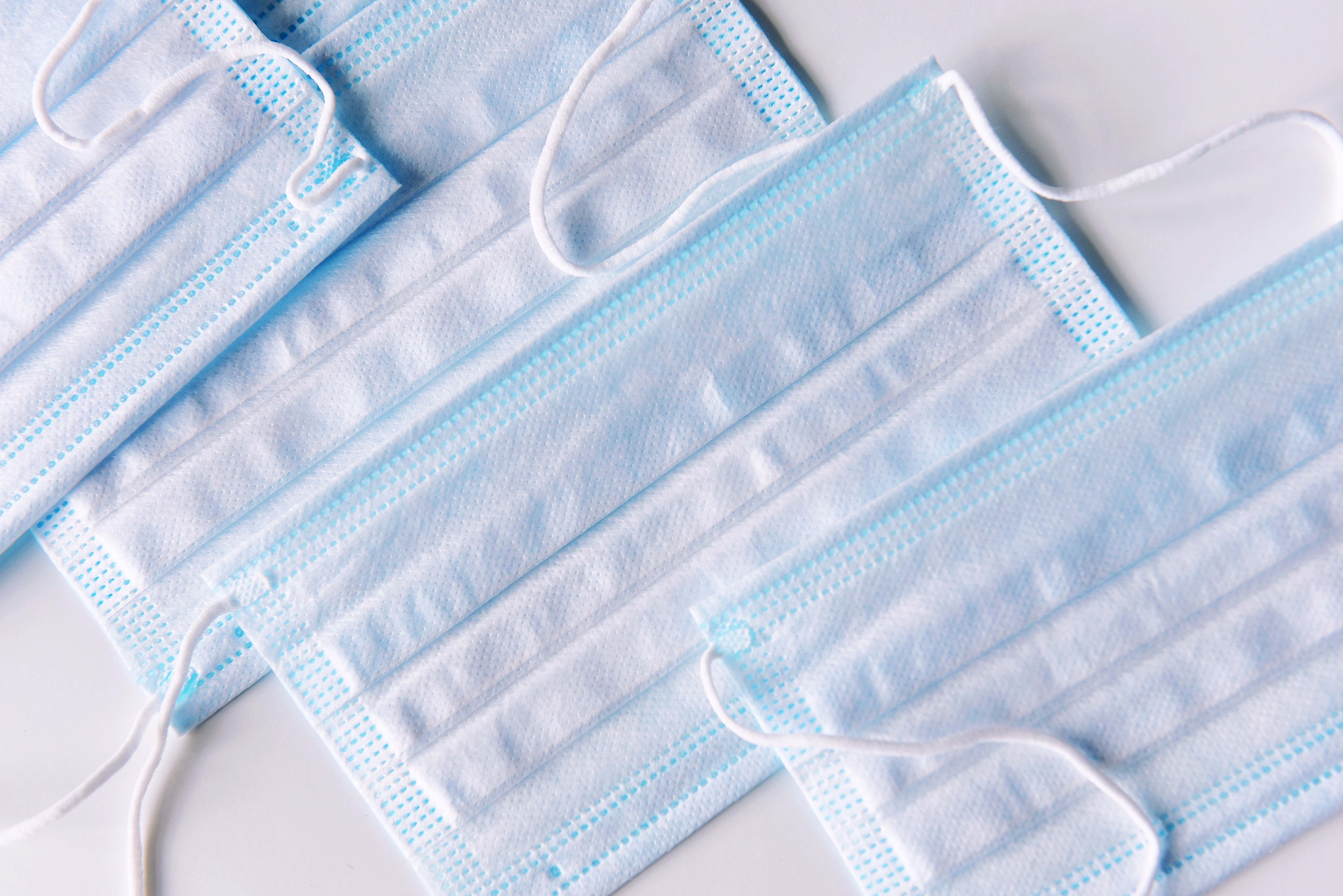 Минпромторг предложил запретить покупку медицинских масок за рубежом