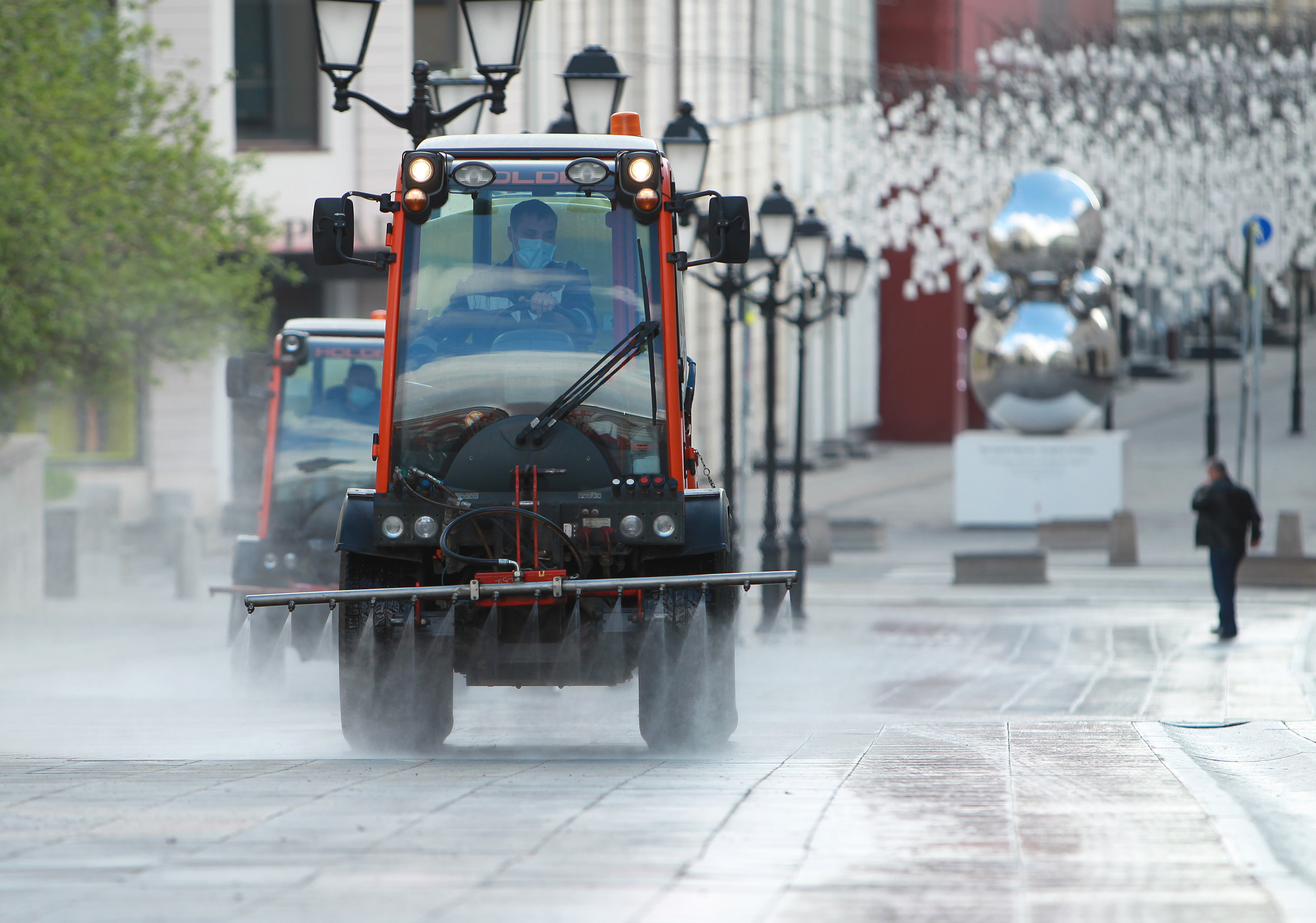 Девятую масштабную дезинфекцию дорог и общественных пространств провели в Москве
