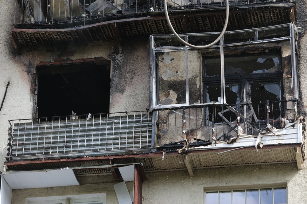 Открытое горение удалось сбить в доме на Фрунзенской набережной