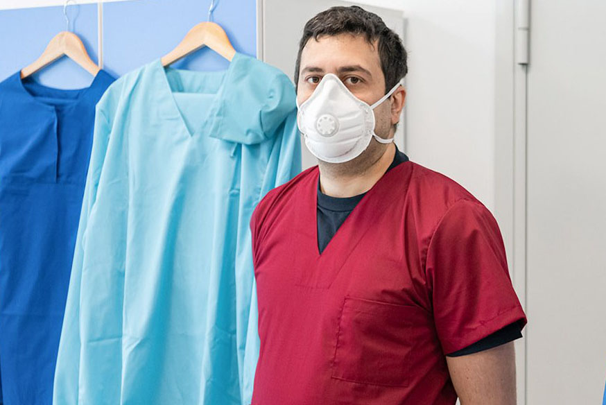 Более 400 волонтеров помогают столичным врачам