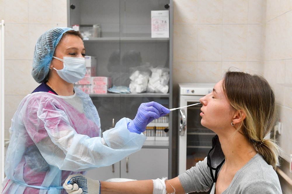 Инфекционист заявил, что от 20 до 70 процентов россиян уже имеют иммунитет к COVID-19