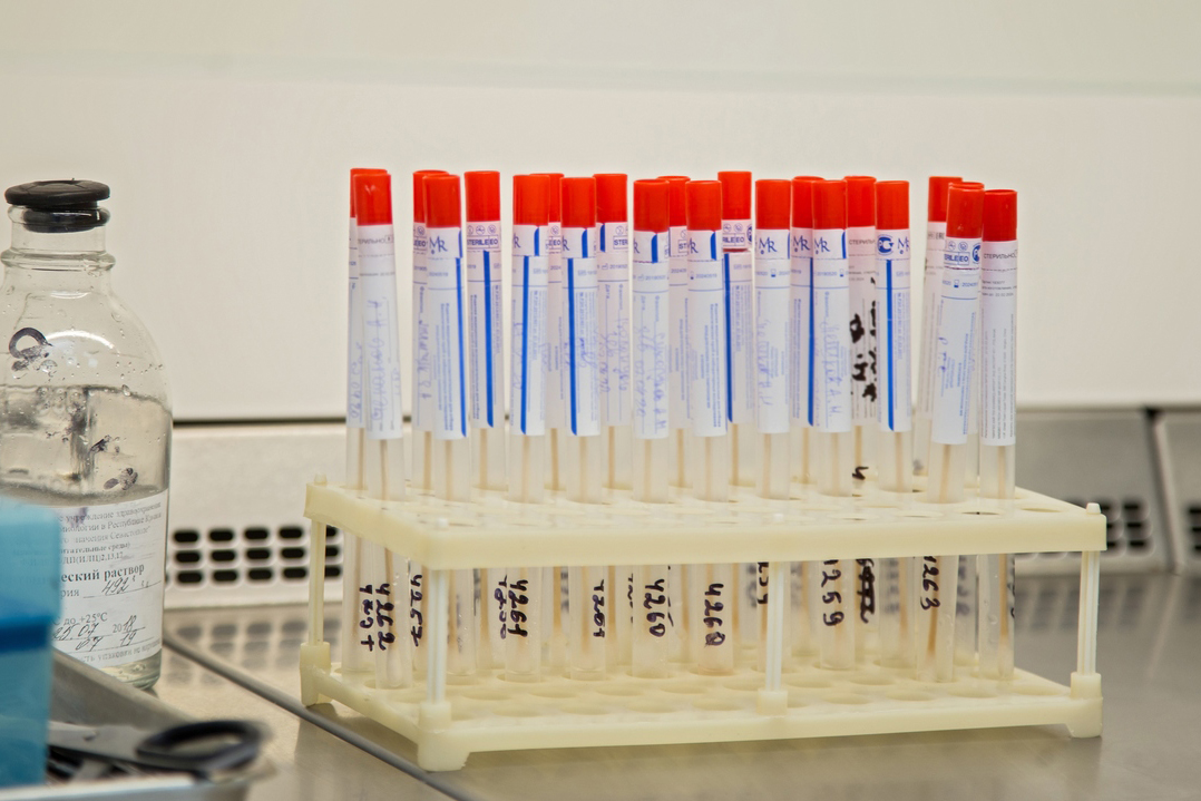 Число зараженных COVID-19 в мире превысило 4,7 миллиона человек
