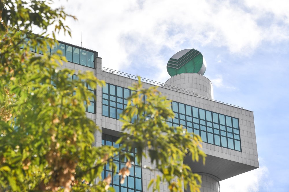 Сотрудник Сбербанка уволился после обвинений в домогательствах