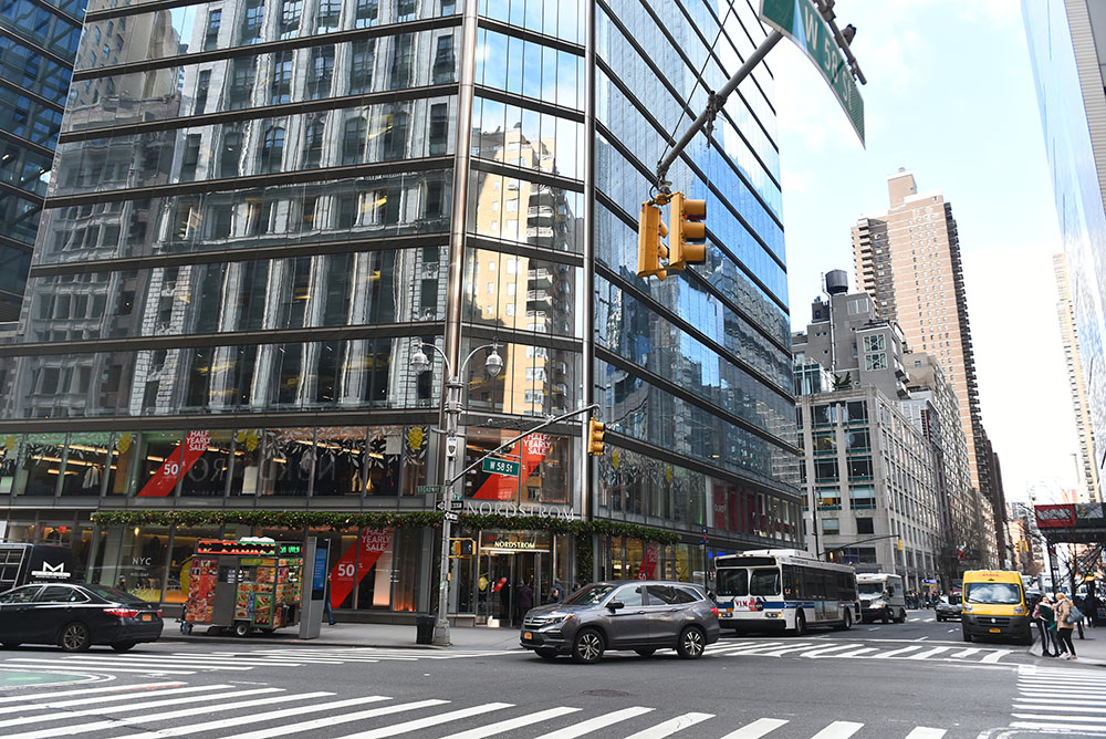 Плакаты с обвинениями РФ во вмешательстве в выборы появились на улицах США