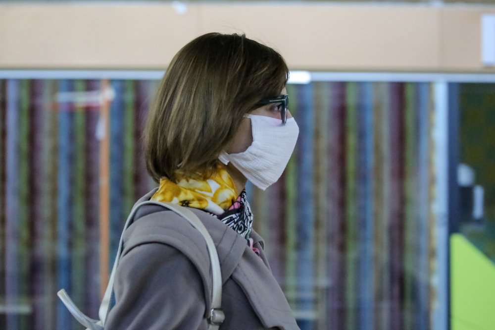 Жители Польши с 30 мая смогут выходить на улицу без масок