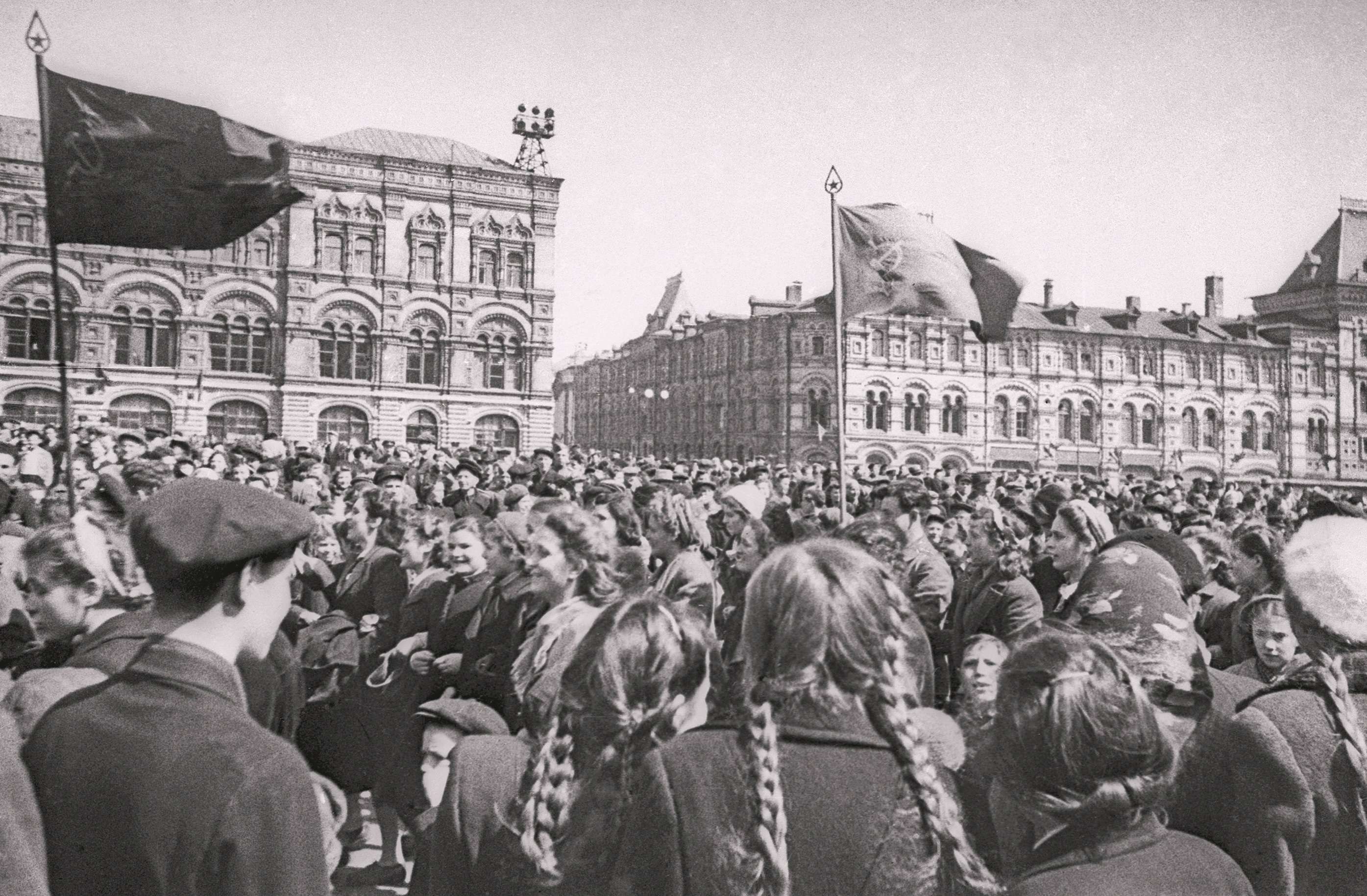 Манежная площадь 9 мая 1945