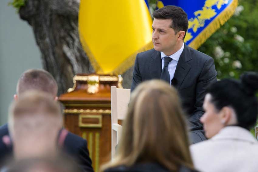 Зеленский заявил, что диалог с Путиным является необходимым