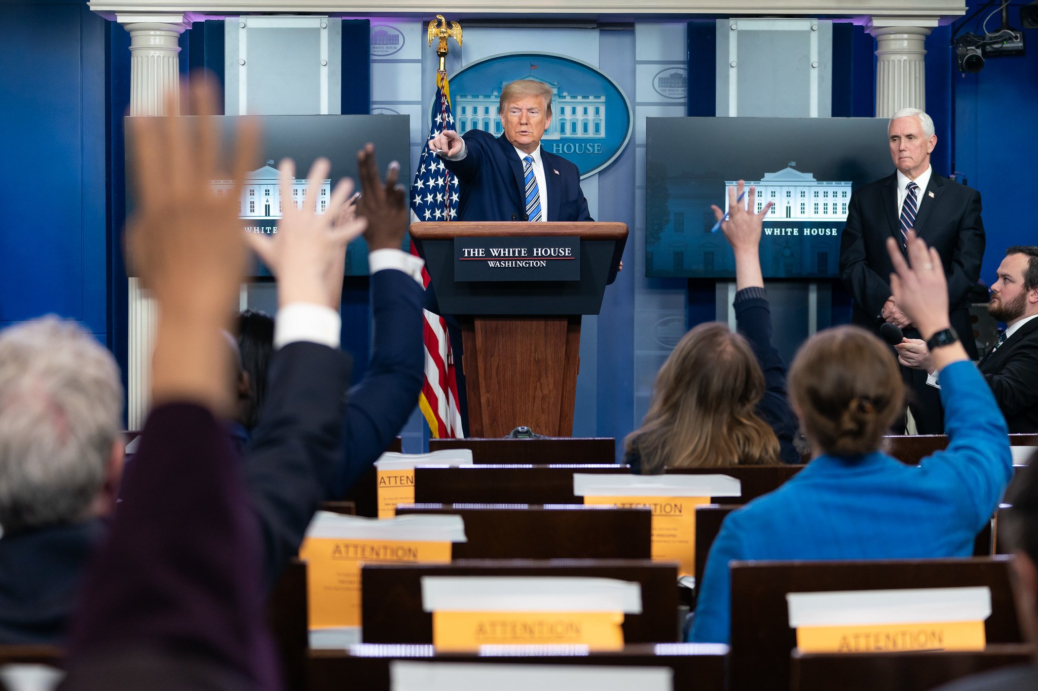 «Беспрецедентная ситуация»: как Конгресс заставляет Трампа душить «Северный поток — 2»