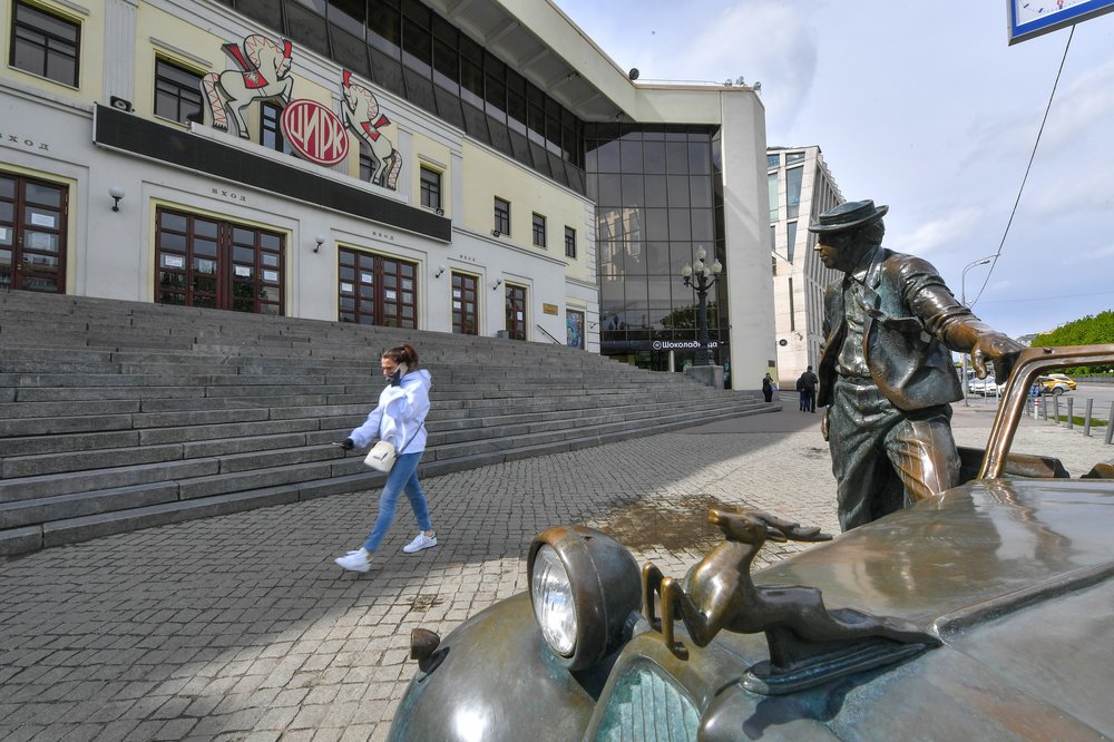 Специалисты обновили тротуары на двух участках Цветного бульвара