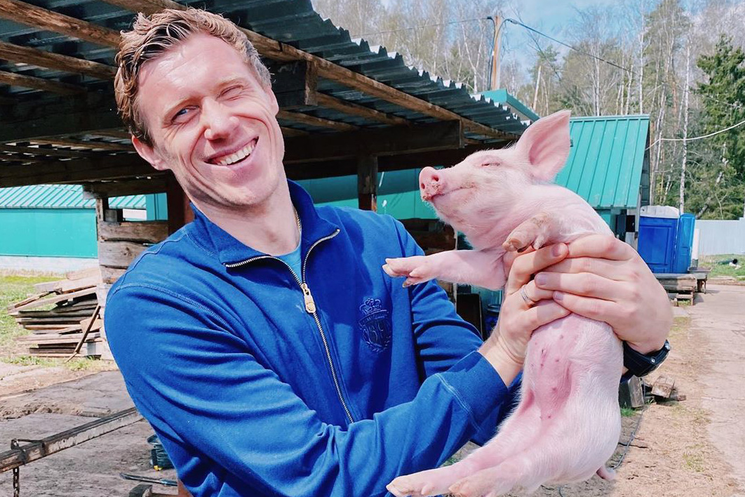 Коронавирус выявили у футболиста Погребняка