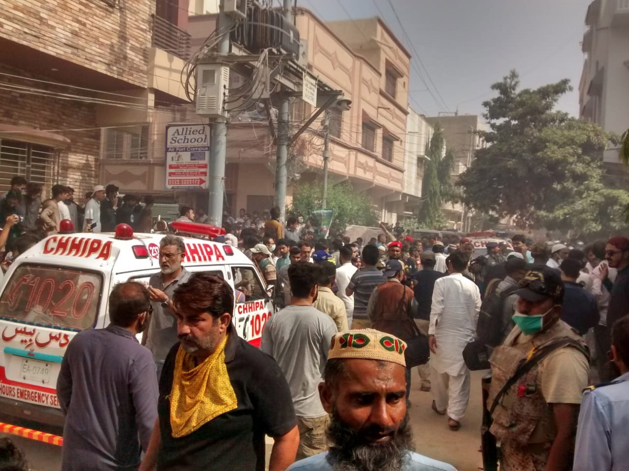 Пассажирский лайнер Airbus A320 Пакистанских международных авиалиний разбился у аэропорта города Карачи