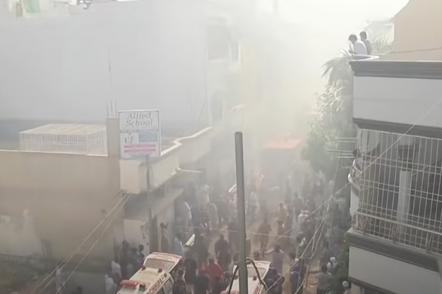 Мэр Карачи заявил об отсутствии данных по выжившим в авиакатастрофе