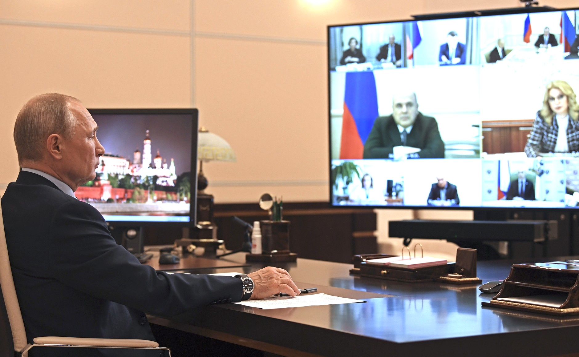 Путин предупредил об угрозе второй волны коронавируса в России