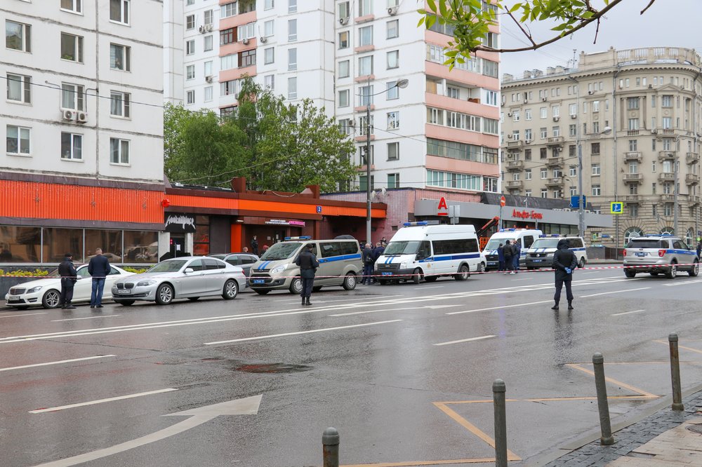 Задержание захватившего отделение банка в центре Москвы попало на видео