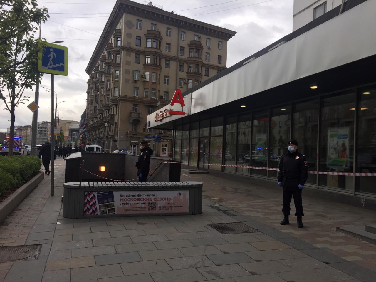 Очевидцы заявили, что у напавшего на столичный банк могли быть помощники