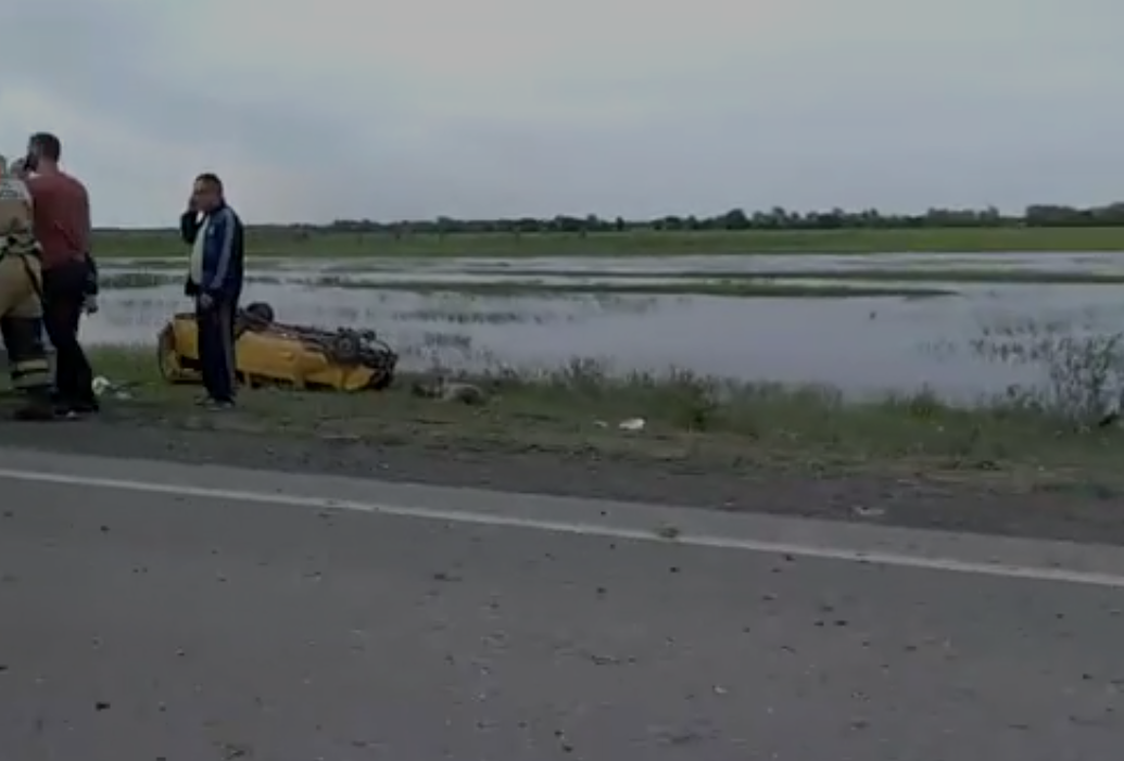 Маршрутка опрокинулась в Астраханской области