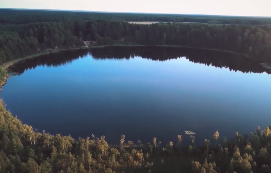 На фото: озеро Светлояр в Нижегородской области, где по легенде исчез Китеж-град