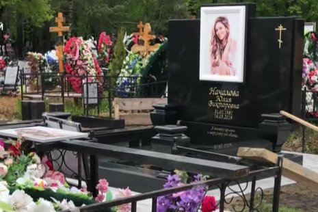 «Настоящая подруга»: поклонники поблагодарили Метлюк за фото у могилы Началовой