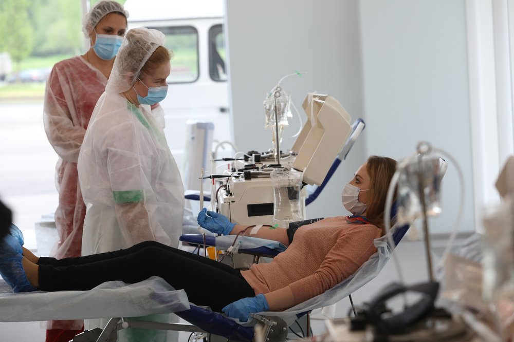 Более пяти тысяч пациентов получили плазму с антителами к коронавирусу в Москве