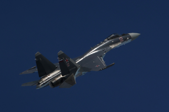 Минобороны РФ показало кадры выполнения ночных полетов самолетов Су-35 