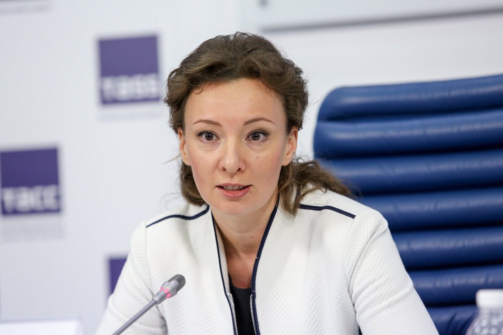 Детский омбудсмен РФ вручила детям подарки в рамках акции «Елка желаний»