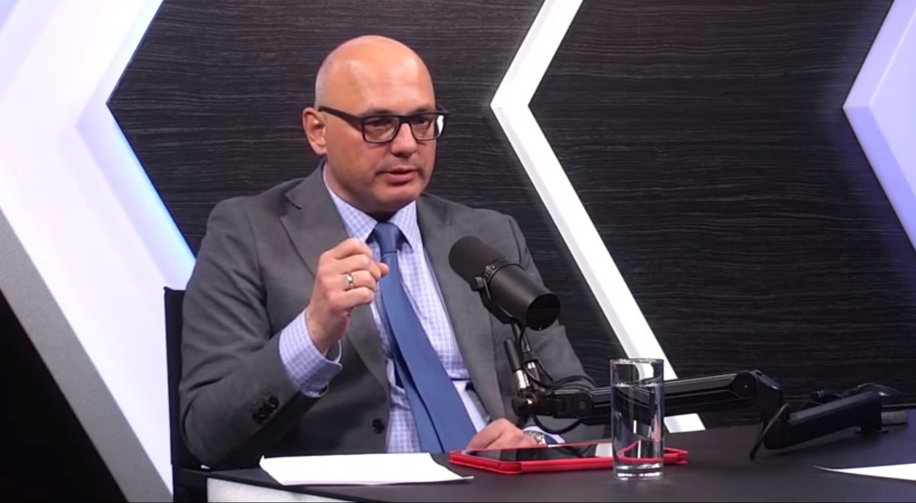 Офтальмолог назвал самые опасные типы вирусов для глаз