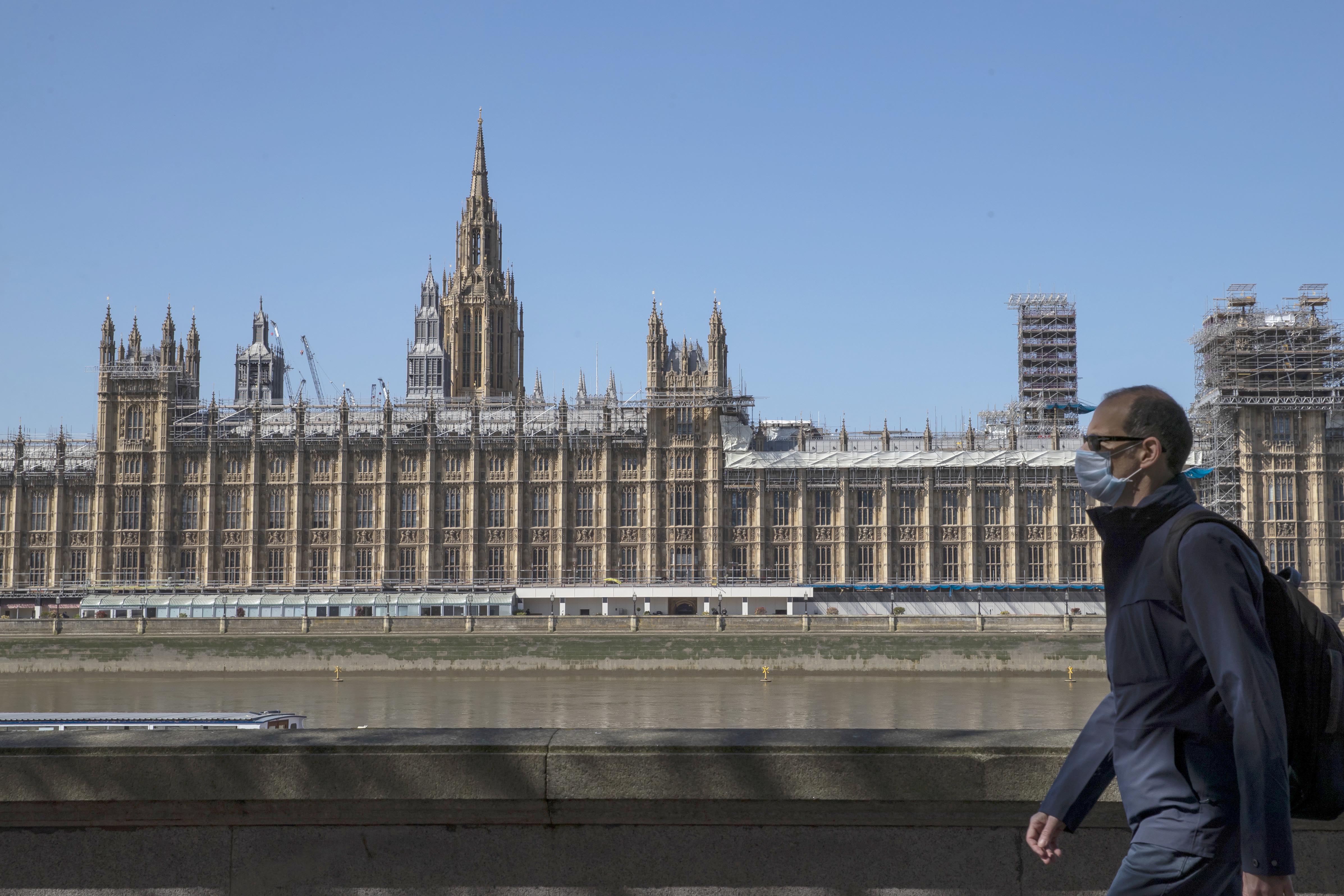 Великобритания вышла на первое место в мире по смертности от коронавируса