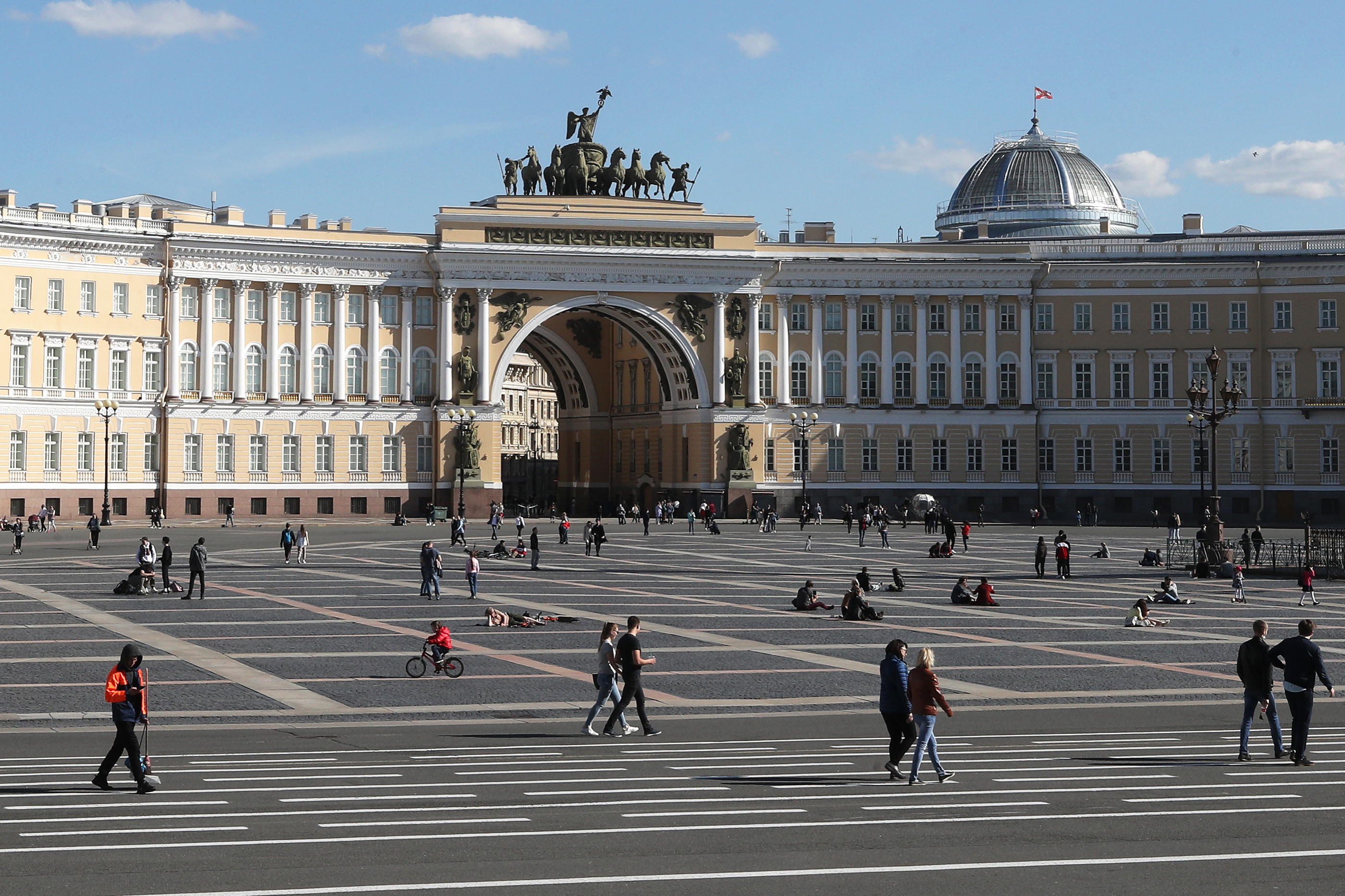 Основные ограничения продлили в Санкт-Петербурге до 14 июня