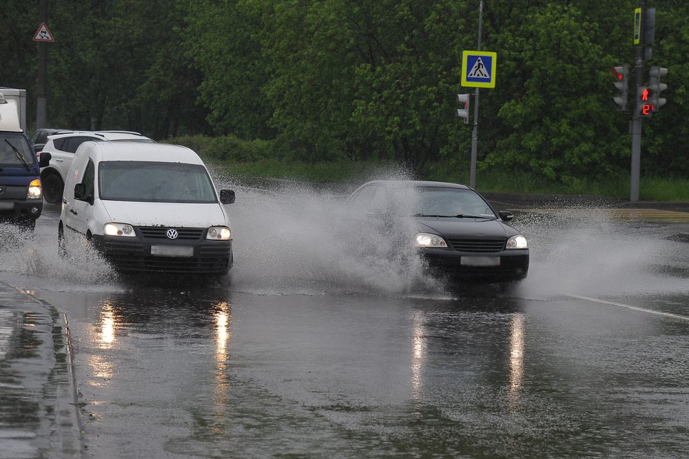 Движение по Клязьминской улице перекрыли из-за сильных осадков в Москве