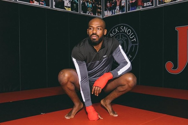 Джон Джонс является чемпионом UFC в полутяжелом весе