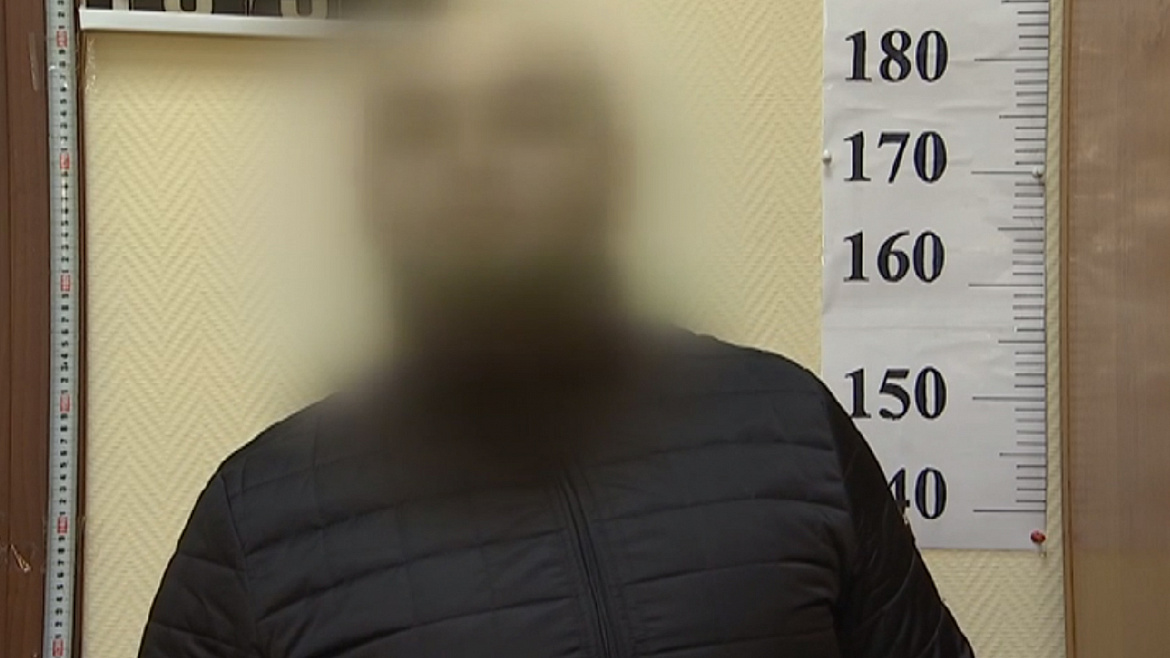 Мужчина под видом полицейского обокрал водителя в Москве