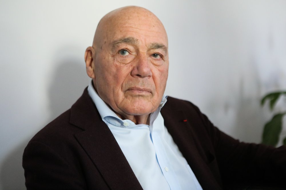 Журналист Владимир Познер назвал себя абсолютным противником религиозного фанатизма