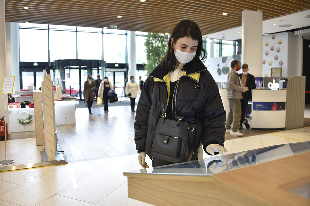 Более 30 нарушителей масочного режима выявили в торговых центрах Москвы