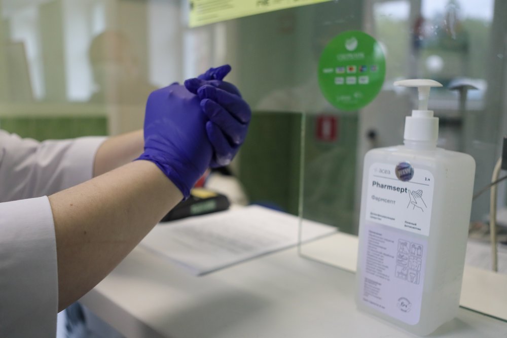 Врач-эпидемиолог рассказала, как правильно использовать антисептик