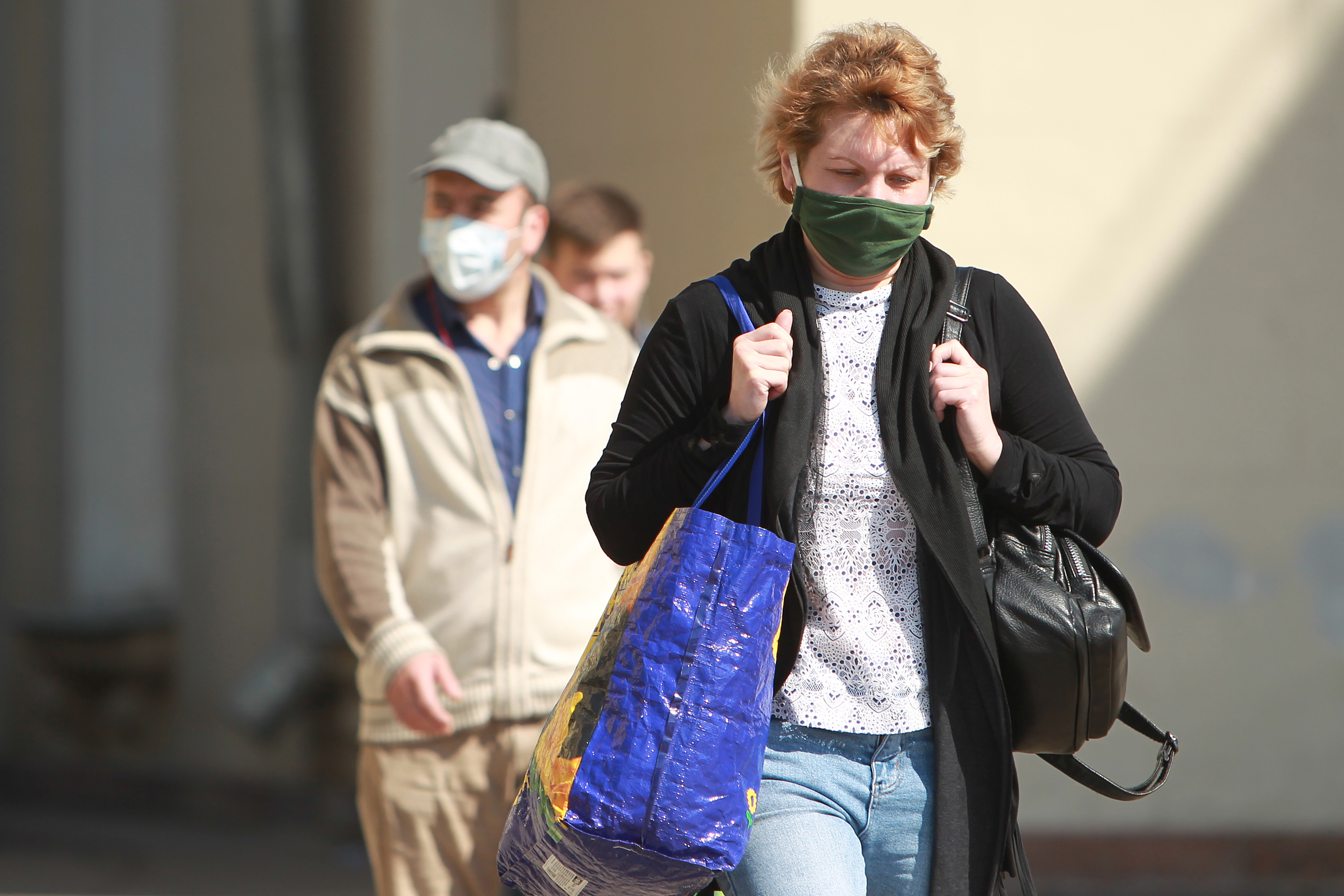 Жителей Подмосковья призвали соблюдать масочный режим 