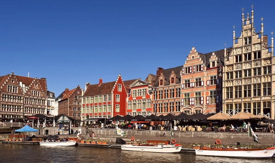 Ограничения на путешествия по Европе снимут в Бельгии