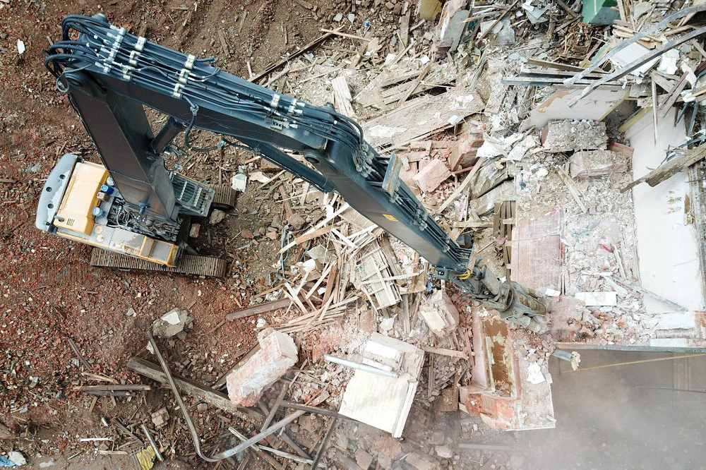 Первую пятиэтажку снесли по программе реновации в районе Марфино