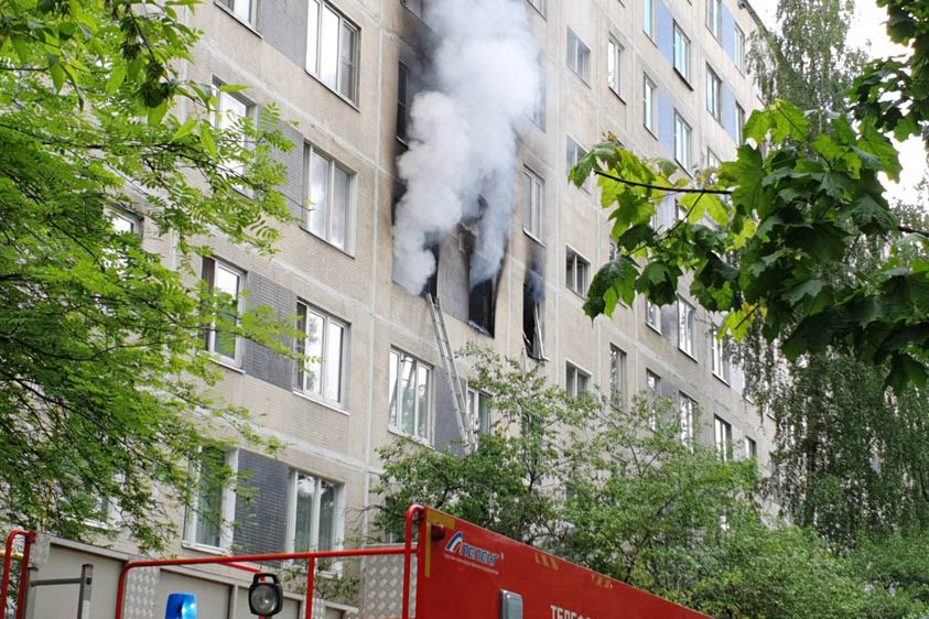 Жилой дом эвакуируют из-за пожара в Южном Чертанове