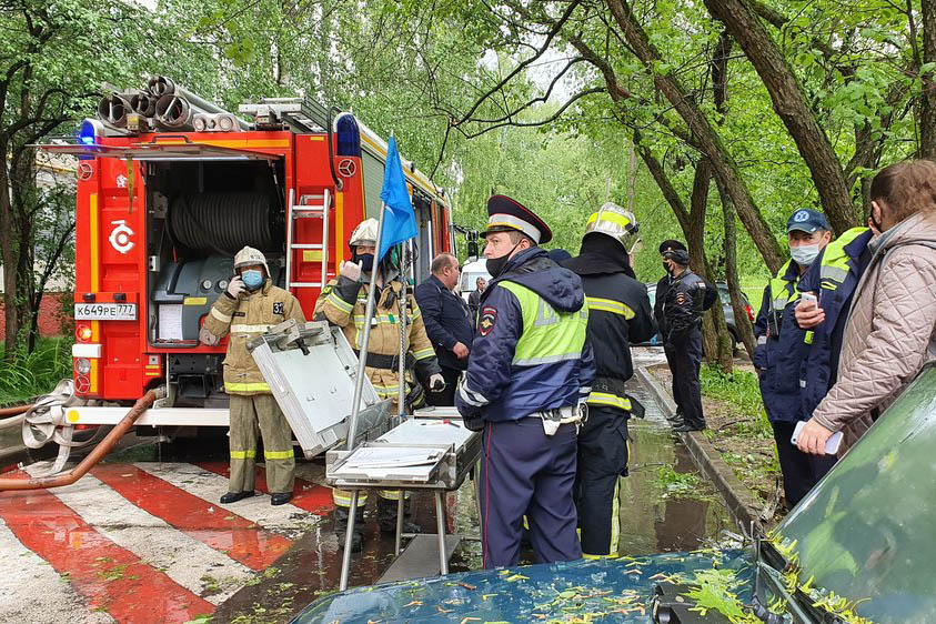 МЧС назвало предварительную причину пожара в жилом доме на юге Москвы 