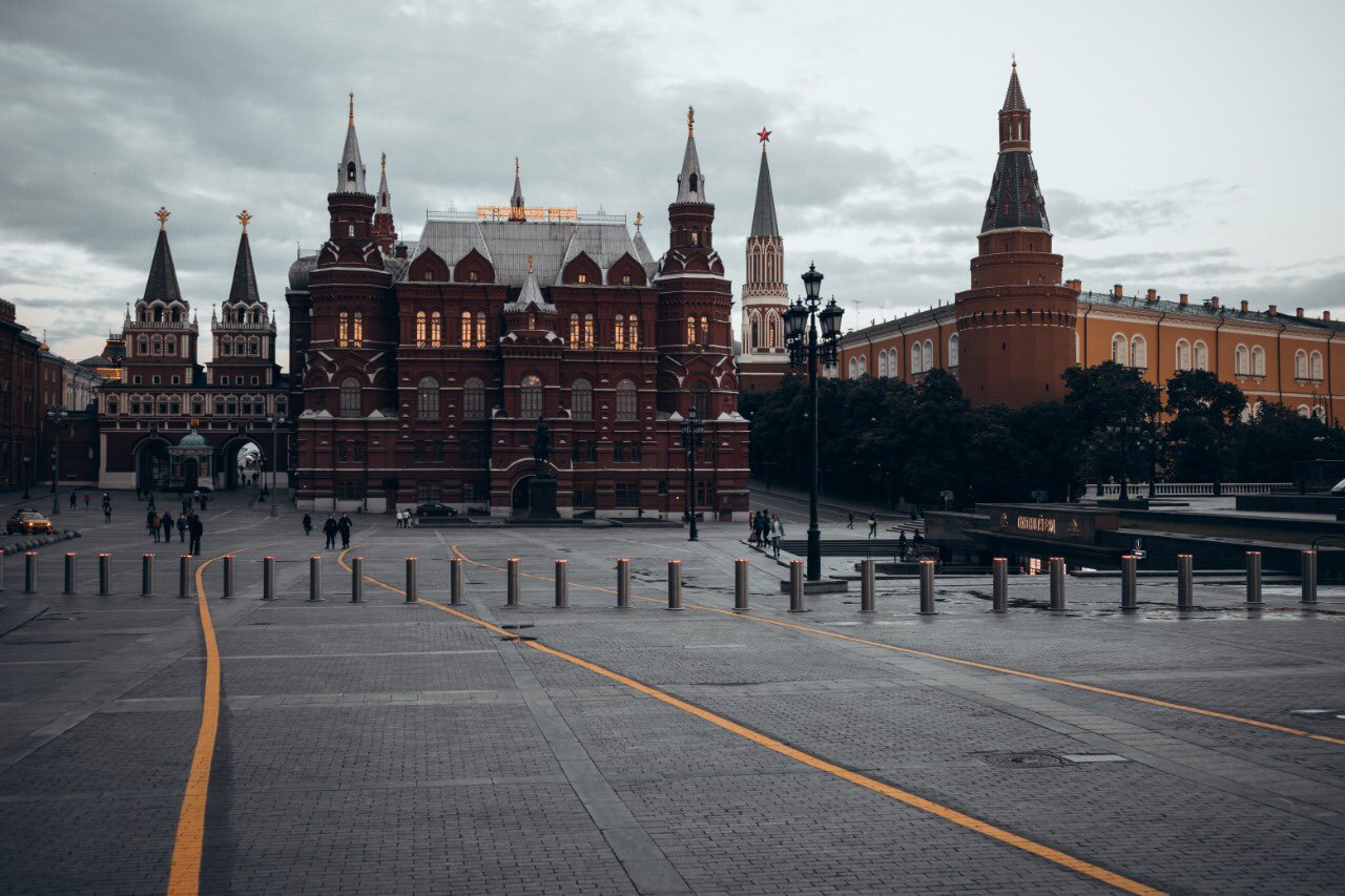 Временная разметка появилась на Манежной площади для проведения парада Победы