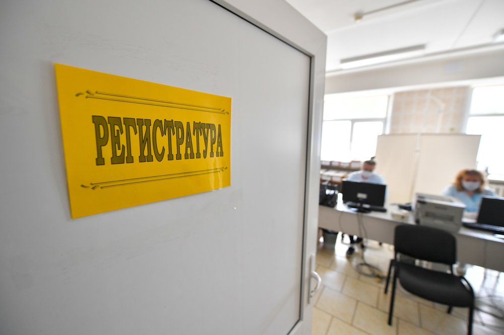 Минздрав предложил страховать немедицинских работников при контактах с пациентами с COVID-19