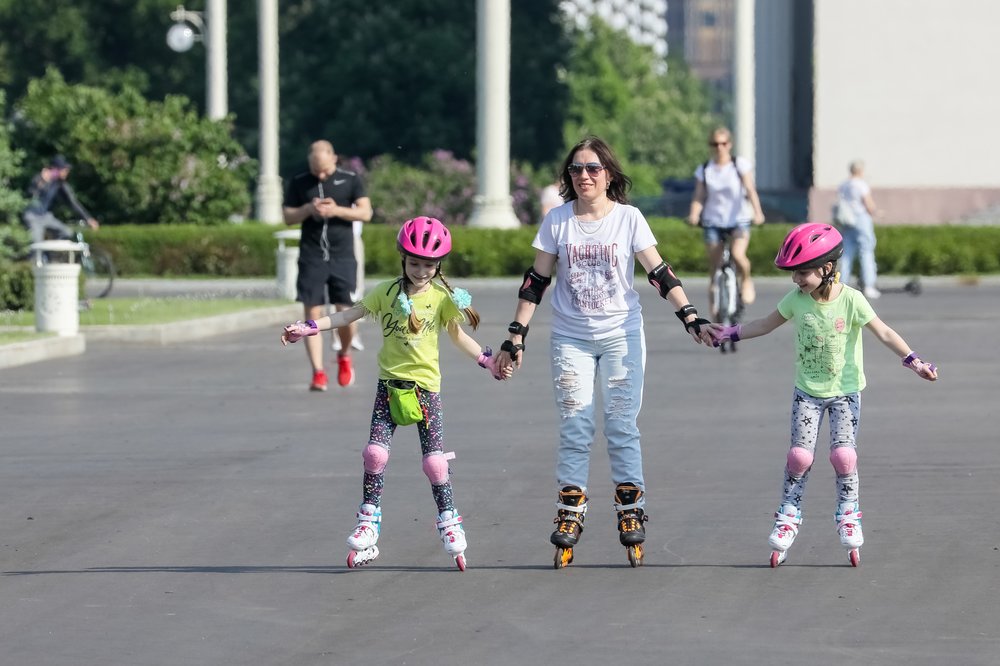 Москвичам назвали самые безопасные и комфортные маршруты для катания на роликах